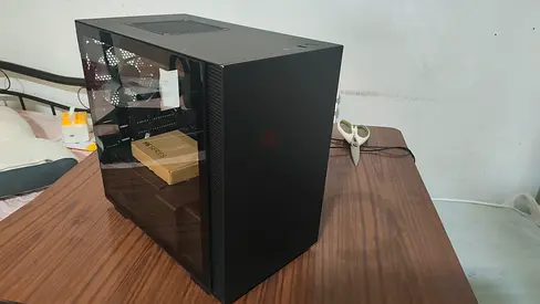 NZXT H210i Mini-ITX PC gaming case. With 2 fans