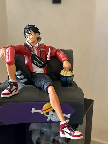 One Piece Luffy Figure in Casual Streetwear (collectible statue)