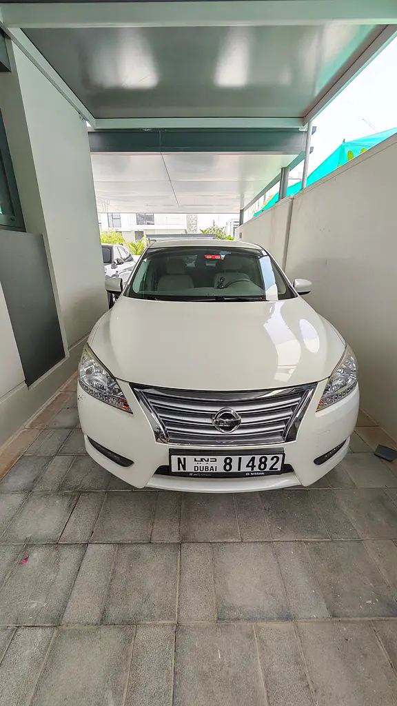 Nissan Sentra 2019 — photo 1 of 4
