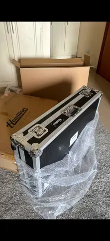 Im selling my heart case because I bought a soft case. TOP QUALITY BRAND / DJ HARD CASE - HEADLINER