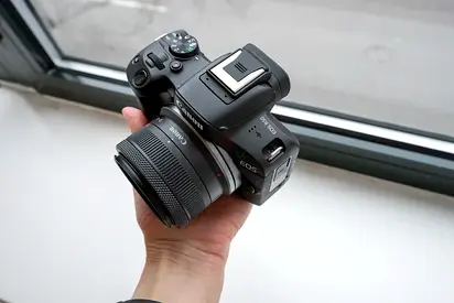 Canon EOS R50 mirrorless camera with 15-45mm kit lens - good condition