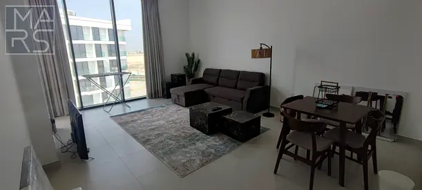 شقة مميزة للإيجار تتكون من غرفة نوم وصالة في مجمع "أجمل مكان"، أحد أرقى وأهدأ المجمعات السكنية.