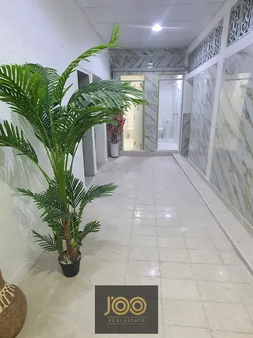 بيت عربى يتكون من 6 غرف نوم مع 5  حمام يصلح سكن موظفين بالبستان قريب من الكورنيش