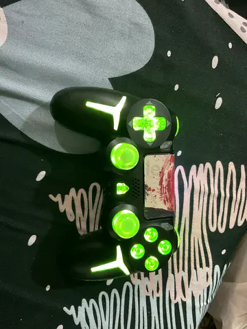 PS4 controller for sale brand new used only 2 days with LED lights that can be changed