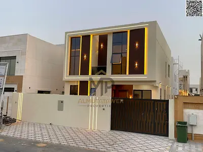 فيلا عصرية تقع على شارع رئيسي، بدون رسوم خدمات مع التملك لجميع الجنسيات .