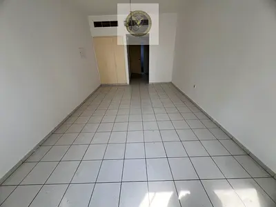 حجم كبير في موقع مميز تكييف مركزي وخزن حائط