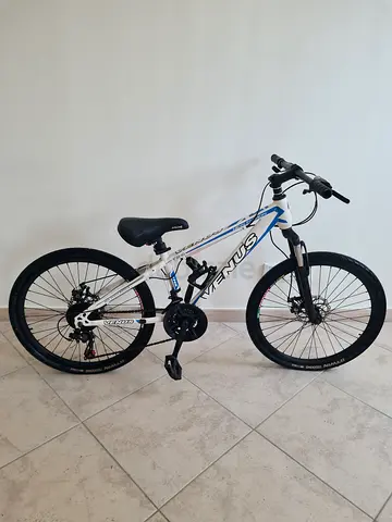 24 inch Mountain Bike in White and Blue Old cycle (paddle touching the frame ) need some maintenance