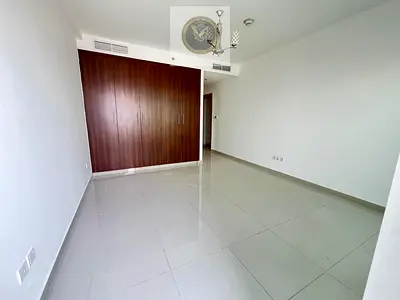 باركن مجاني |  | بلكون  | غرفة خادمة مطلة | اطلالة بحرية | خزائن حائط | موقع متميز