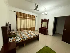 Master Bed Room with attach bathroom Available for Couple / Family / Working lady (Vegetarian Only)
