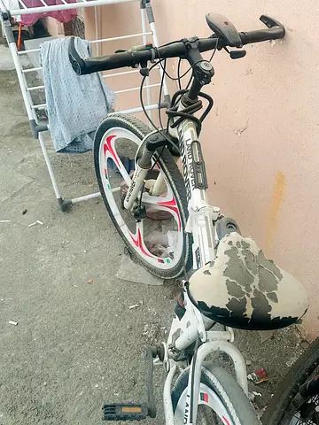 Used white mountain bike with mag wheels – needs to change the seat. Other everything is ok.