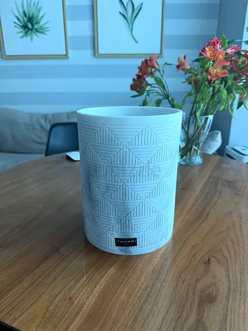 White textured small waste bin / bathroom bin