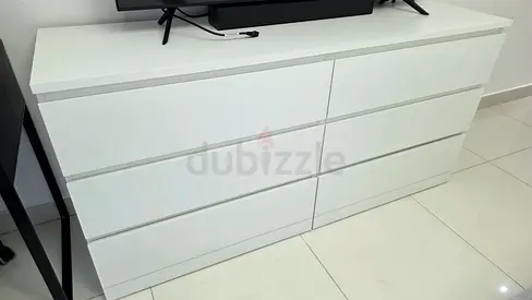 White 6-Drawer Modern Dresser / Chest of Drawers - Good Condition