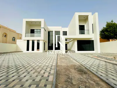 فيلا فسيحة تضم 6 غرف نوم رئيسية | جديدة كلياً | نمط حياة عصري أنيق