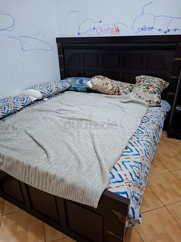 King size bed and Matress in good condition. With two big size wardobes and a single side table unit