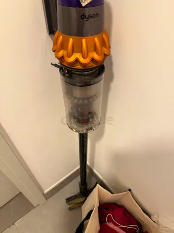 Dyson cordless stick vacuum - good working condition