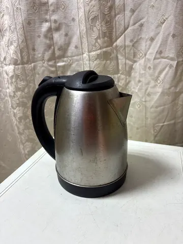Stainless Steel Electric Kettle - 1.7L (Used)