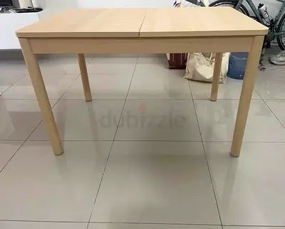 Light Wood Extendable Dining Table - Seats 4-6, Perfect Condition. Price negotiable