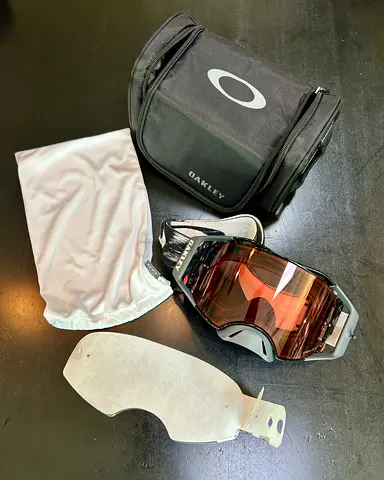 Oakley motocross/ATV goggles with spare lens and case