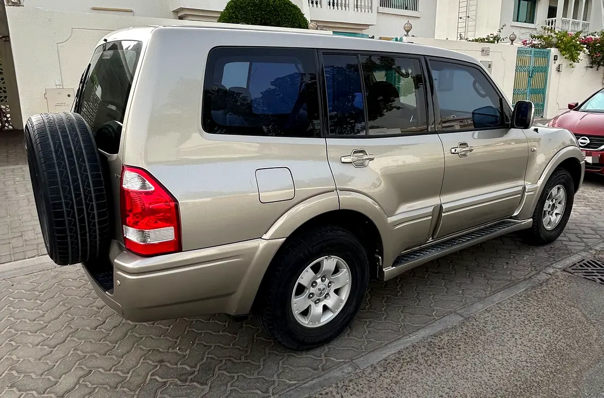Mitsubishi Pajero 2007 — photo 1 of 8
