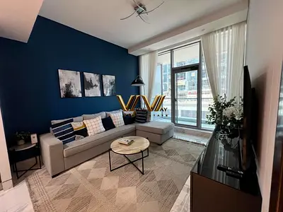 LUXURY APARTMENT | SKYLINE & WATERFRONT VIEWS | MODERN ELEGANCE