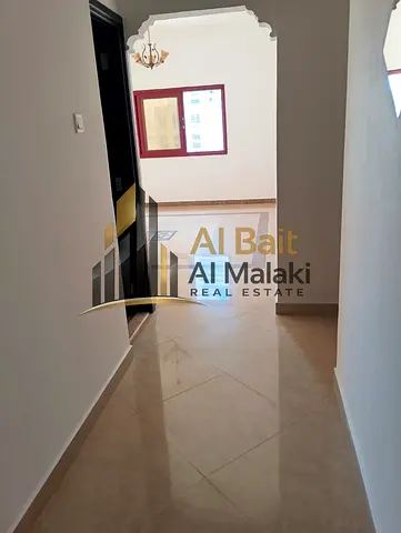للإيجار في الشارقة – الخان
فرصة مميزة للسكن في موقع راقٍ وحيوي في منطقة الخان، شقة غرفة وصالة بتصميم عملي ومريح تناسب الأفراد أو العائلات الصغيرة. تتميز الشقة بإطلالة مفتوحة توفر إضاءة طبيعية طوال الي