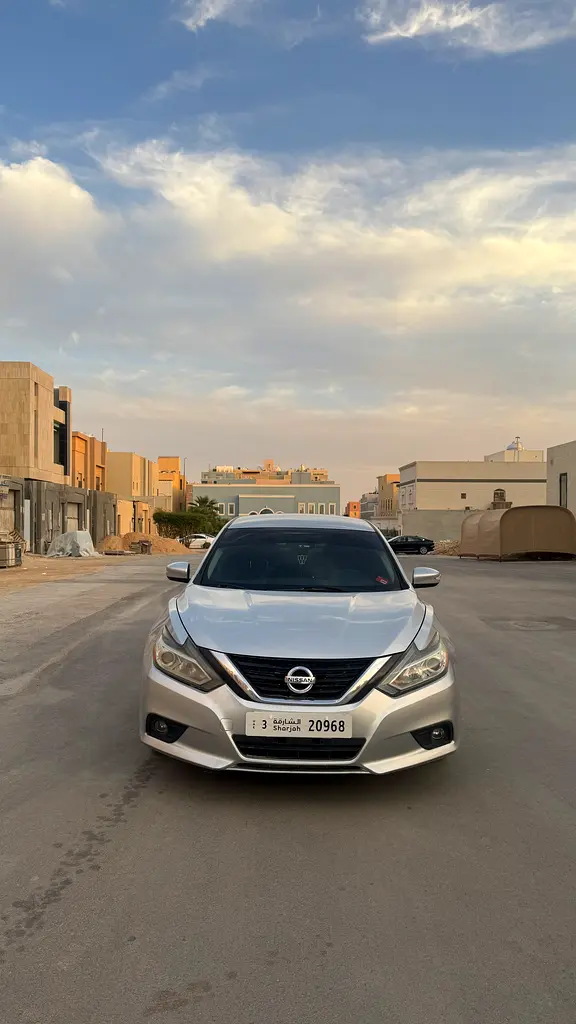 Nissan Altima 2018 — photo 1 of 4