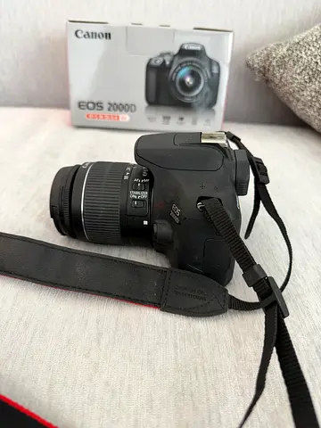 Canon EOS 2000D