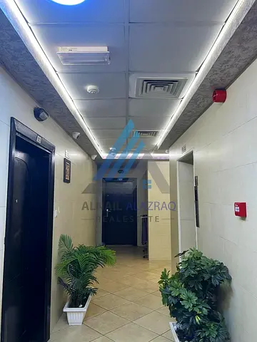 Resident and commercial Building for sale