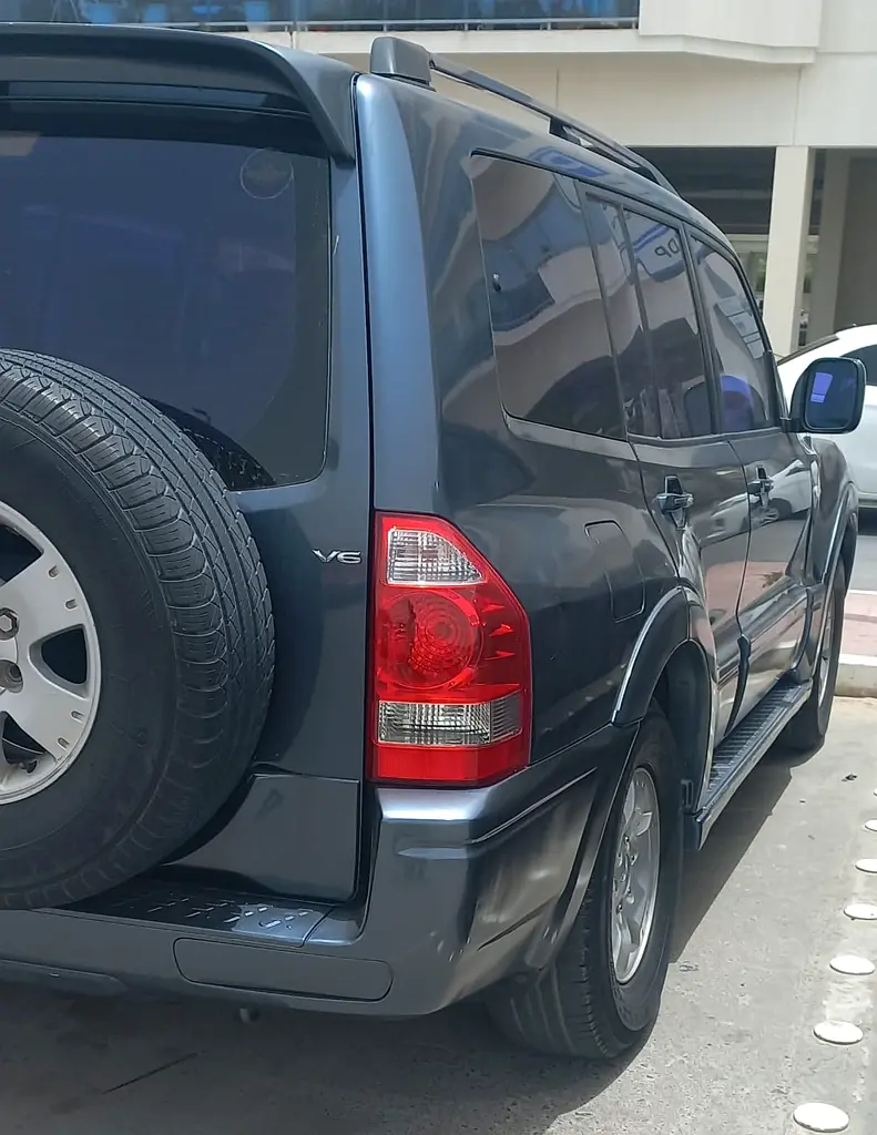 Mitsubishi Pajero 2007 — photo 1 of 9