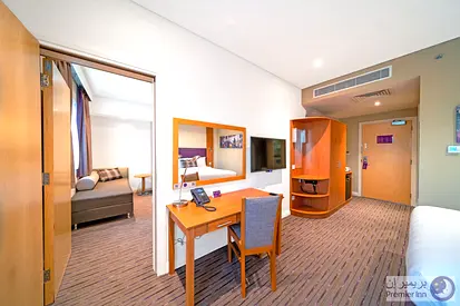 2 Interconnecting hotel rooms / No Kitchen / No Commission