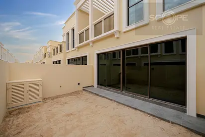 Single row next to lagoon 4 bedrooms