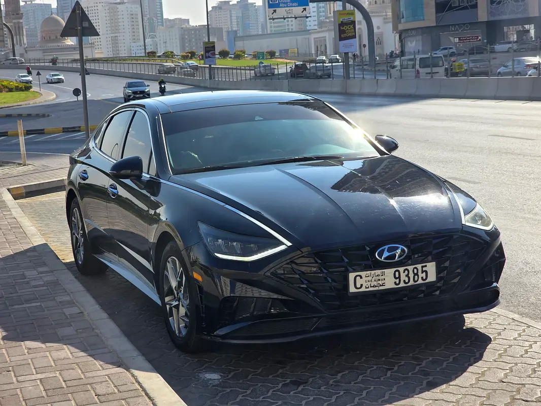 Hyundai Sonata 2023 — photo 1 of 17