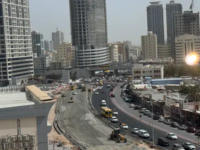 مساحه ممتازه مطبخ منفصل تسهيلات في الدفعات قريب من جميع الخدمات سهل المخرج لدبي والشارقه