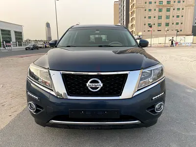 Nissan Pathfinder SV 2015 GCC Full Options Panaromic Sunroof Leather Seats Rare Camera