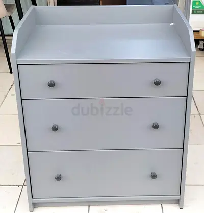 Light gray 3-drawer dresser / changing table