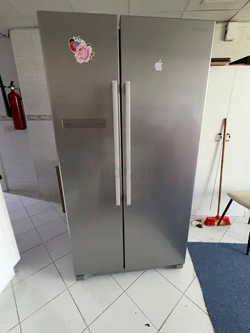 Samsung Side-by-Side Fridge Freezer - Silver, brand new Condition