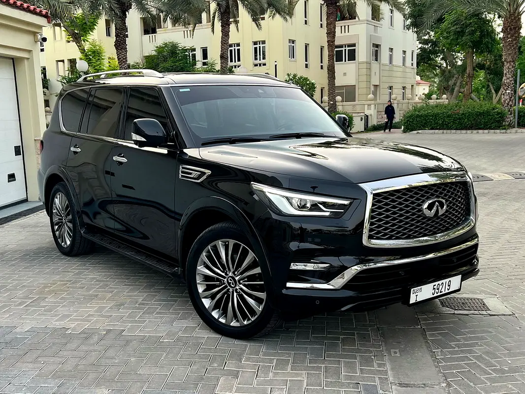 Infiniti QX80 2021 — photo 1 of 17