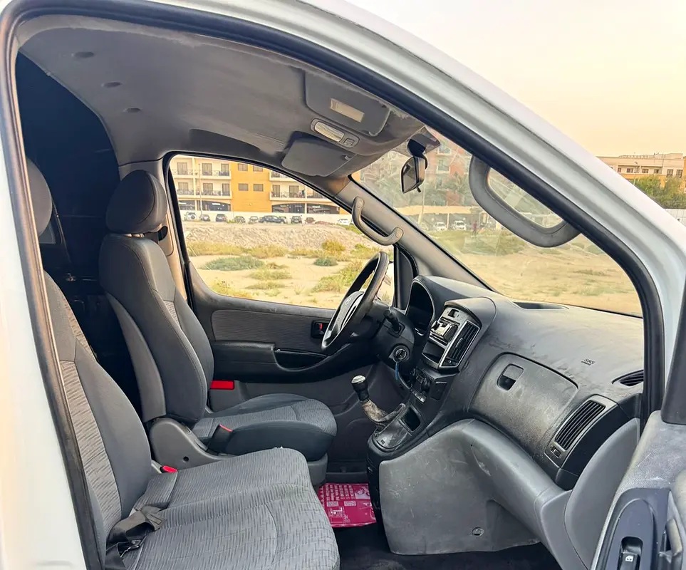 hyundai-h1-2018-9-seater-passenger-van-petrol-auto-rwd-472083691261798404