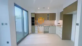 Single Row | Middle Unit | Vacant