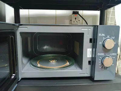 Used BLACKANDDECKER Countertop Microwave with Turntable - Good Working Condition