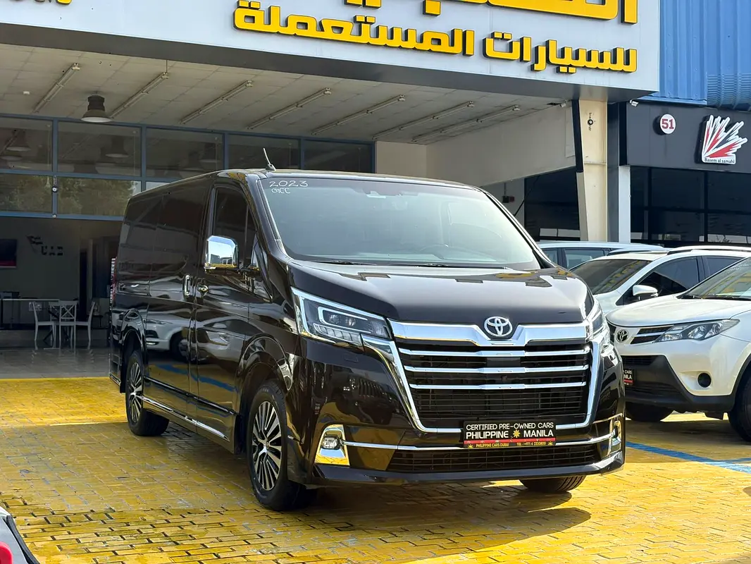 Toyota Granvia 2023 — photo 1 of 15