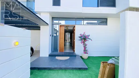 أكبر تصميم | جديد كلياً | مسبح | فخامة فائقة | وصول مباشر إلى الشاطئ