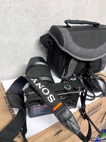 Sony a6400 with Sony lens 28-70mm with charger strap bag Exellent condition great set up