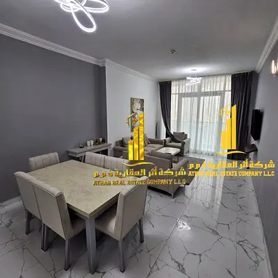 باطلالة بحرية خيالية افخم وارقى شقة غرفتين وصالة مفروشة بالكامل فرش جديد راقى جدا بموقع مميز جدا مع جم ومسبح وموقف سيارة خاص داخل الابراج