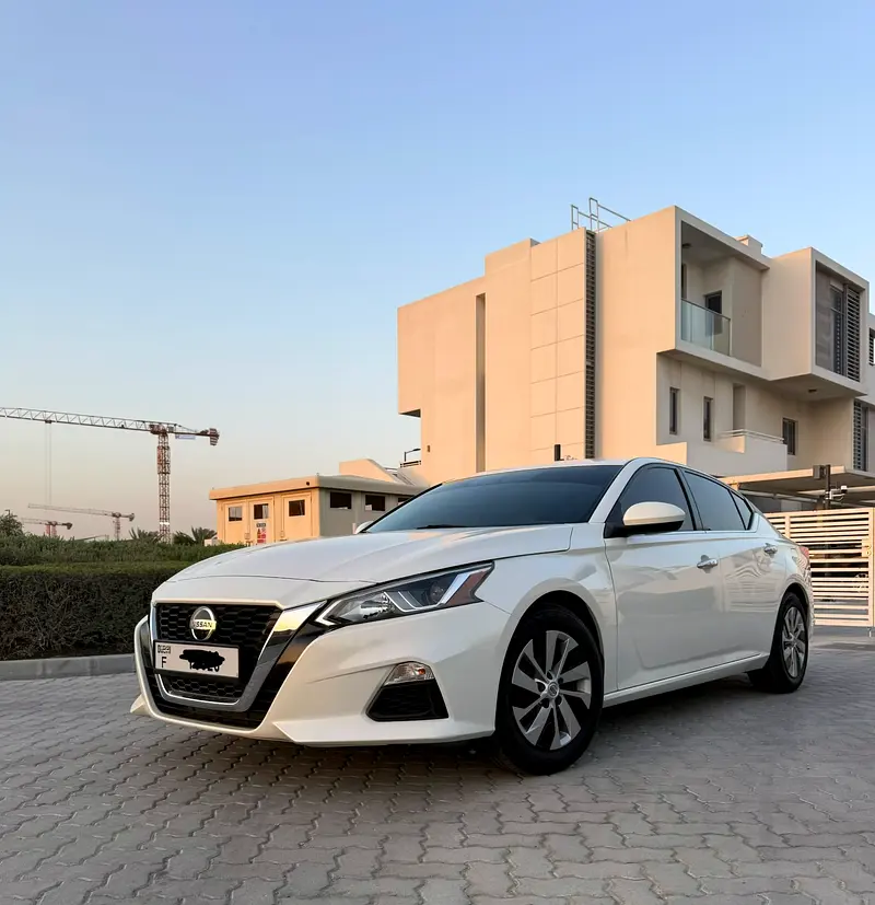 Nissan Altima 2020 — photo 1 of 12