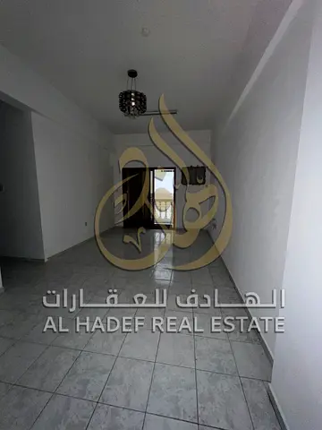 لإيجار في المجاز 2  متوفر الآن شقة غرفتين وصالة بموقع مميز جداً على شارع جمال عبدالناصر، مباشرة على مخرج دبي 🚗  موقع حيوي قريب من جميع الخدمات والمول