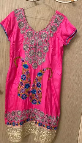 Beautiful Pink embroidered traditional tunic / kurti - very good condition