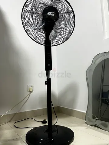 Black Standing Pedestal Fan - Good Working Condition——-black and dacker