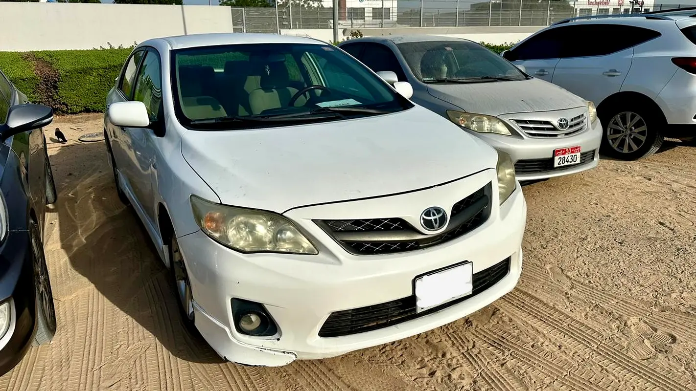 Toyota Corolla 2013 — photo 1 of 11