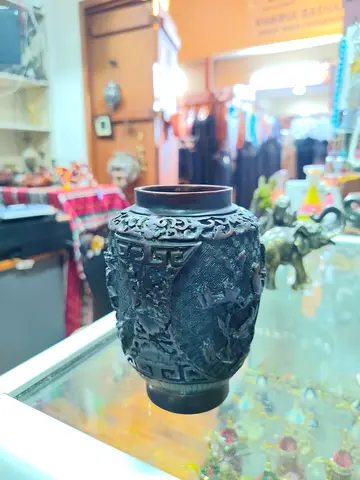 Resin Vase / Antique-Style Decorative Urn